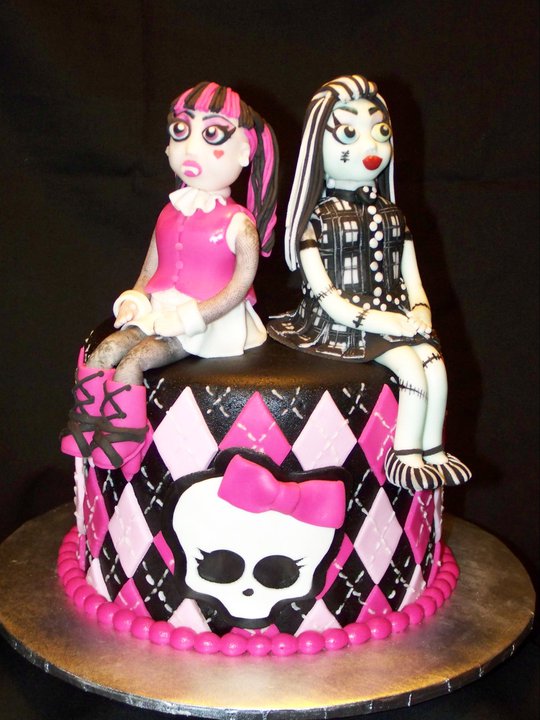 Monster High Cake This is a 3layer 6inch round cake
