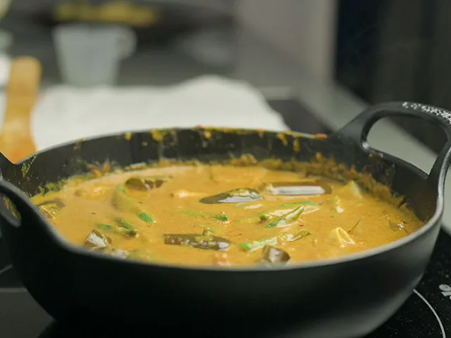 Bring curry to a gentle boil.