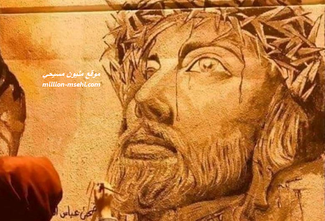 فنانة عراقية تجسد المسيح مصلوبا في ساحة التحرير بغداد