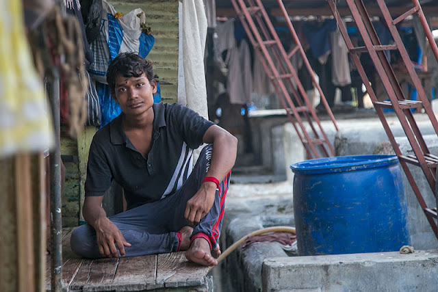 portrait street photography dhobi ghat mumbai