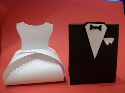 Dress your wedding favors in wedding day couture with the pretty Wedding 