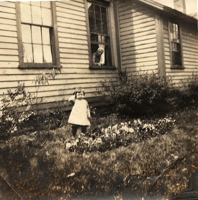 Photo of Catherine Wright and Catherine McCann Smith at 306 Maple St, Housatonic, MA, abt 1922