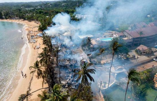 Al menos 16 negocios se quemaron en incendio en Las Terrenas