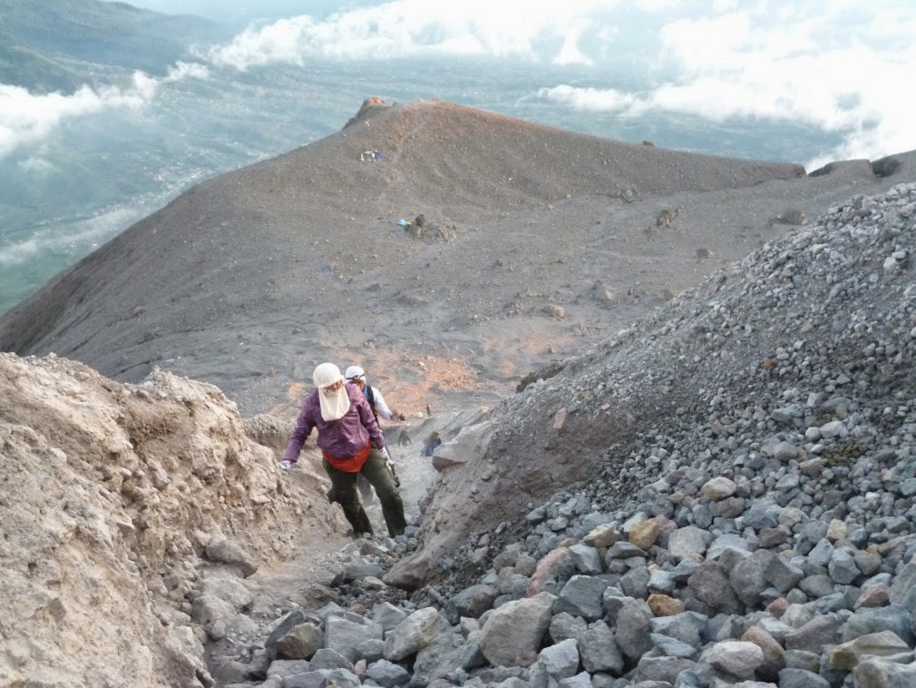 Aemvede: Naik Gunung Merapi