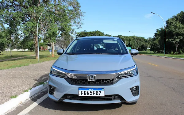 Novo Honda City Hatch 2022 - faróis em LED