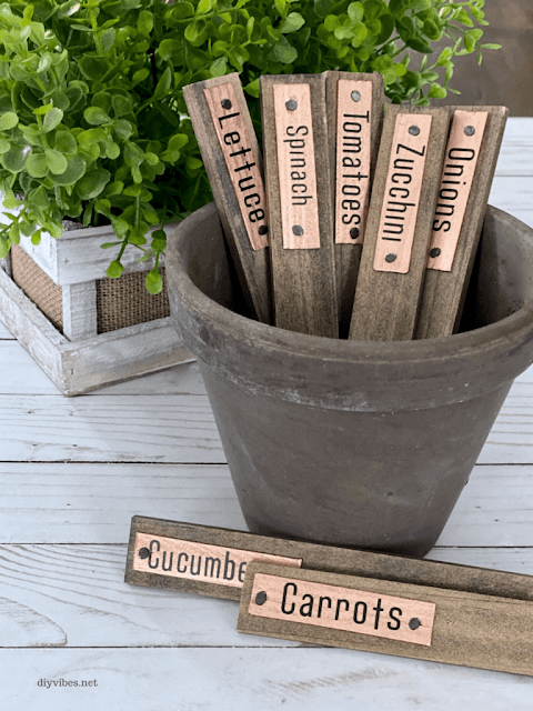 How to make your own farmhouse style wooden garden markers.