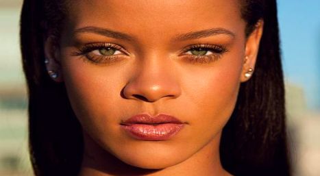 Which pop singer’s real name is Robyn Fenty?