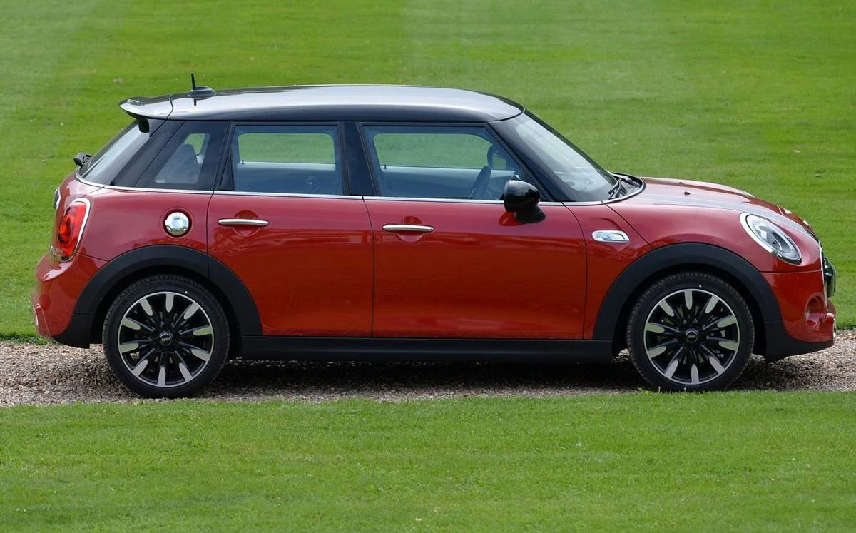 MINI Cooper 4 portas