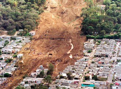 Montanha-deslizamento-terra