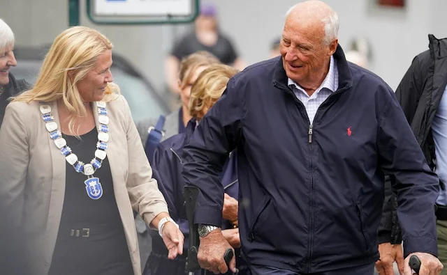 Norwegian King and Queen visited Mjøndalen area in Drammen municipality that was hit by the floods