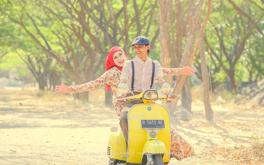 Wallpaper HD 2019 50 FOTO PREWEDDING ROMANTIS  DENGAN VESPA 