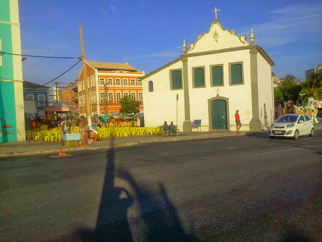 Largo de Santana livre do sanitário inútil