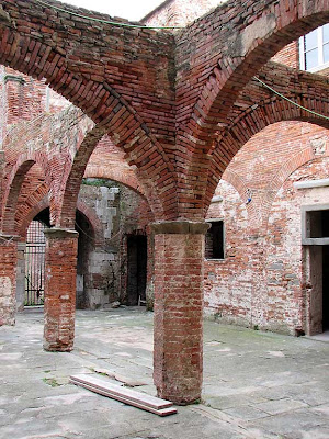 Cortile d'Arme, Fortezza Vecchia