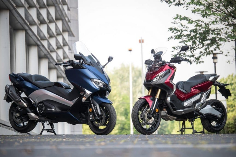 Duel Honda X Adv 750 Vs Yamaha Tmax 530 Dx The War Of Auto S