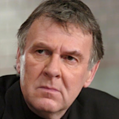 actores de tv Tom Wilkinson