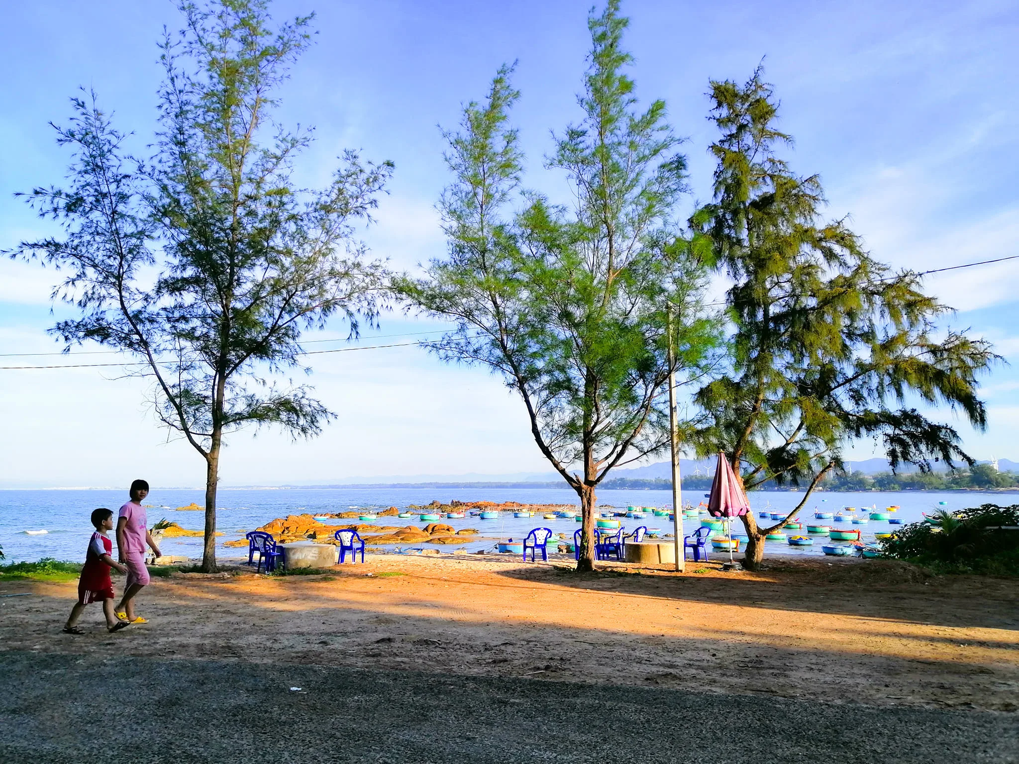 cafe view biển làng chài