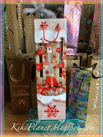 Au pied du sapin partie 12 : DJ Rock Music Air Guitar champion standing boy