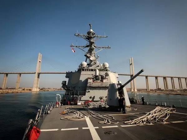 Houthis target western warships
