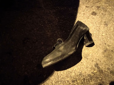 Benjamin Vilella - Calzado femenino abandonado (abandoned women's shoes)