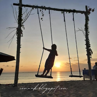 Menikmati Matahari Terbenam di Beach Bali Cafe
