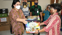 Rita T. Dondokambey Bigikan Peralatan Catering di 3 Kelurahan dan 1 Desa Di Minahasa dan Tomohon