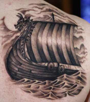 Tatuagem de Navio Viking