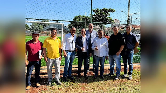 Juarez Lopes inaugura campo de futebol society na Vila Mauá