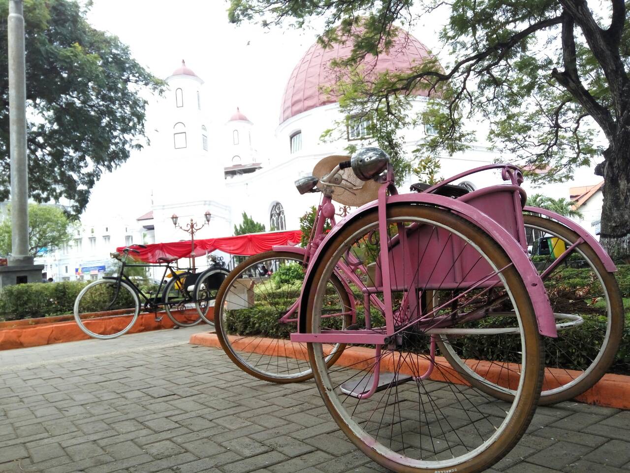 Bingkai Kota Lama Ontel Unik Roda 3 Ramaikan Libur Natal Kota Lama