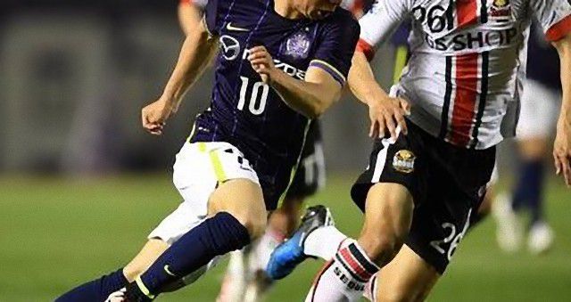 広島 Acl Fcソウル戦でシャツ紫 パンツ白の特別な組み合わせ ユニ11