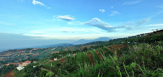 Pemandangan Bandung dari atas Bukit Moko