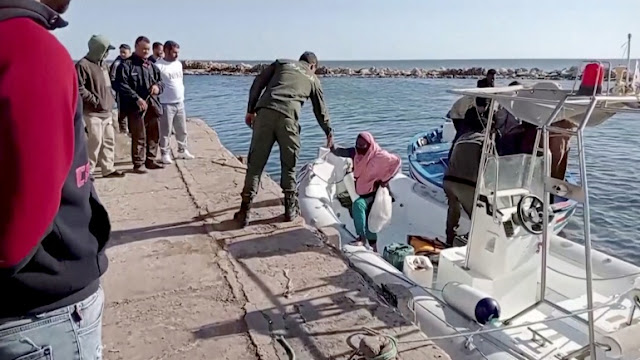 المهدية : إنقاذ 165 " حارقا " بعد غرق مركبهم