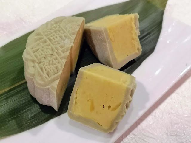 Peony Jade Durian mooncake