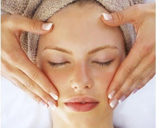 Học spa ở tphcm - điều cần biết về massage mặt đúng cách ở nhà