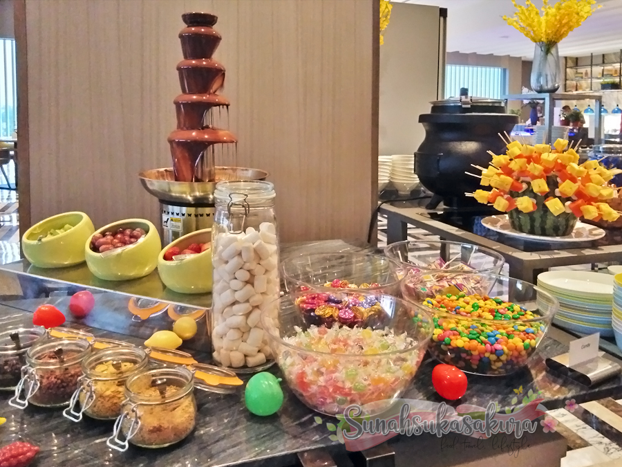 Family Friday Buffet Dinner di Holiday Inn Johor Bahru City Centre Berbaloi-baloi dengan Harganya