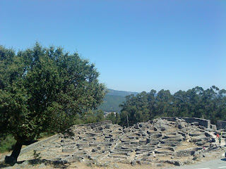 by E.V.Pita... Hispania / Iberia: Santa Trega (Celtic hill-fort, castrum in province of Gallaecia) / Santa Tecla: castro prerromano / Monte Tegra: castro prerromano  ... por E.V.Pita