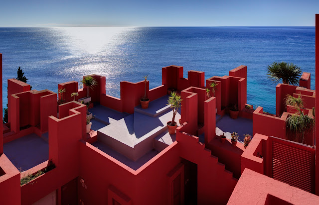 Ricardo bofill  la muralla roja