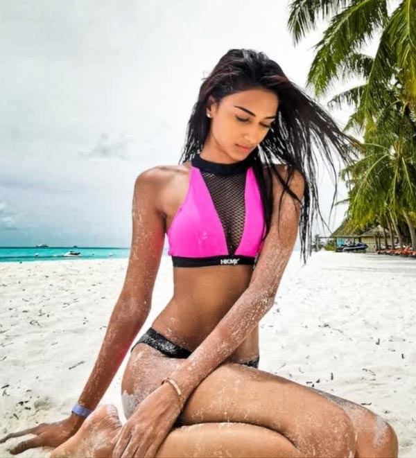 Erica Fernandes pink bikini hot indian tv actress