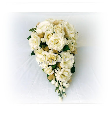 This bouquet is recommended for white cream red gold wedding colour