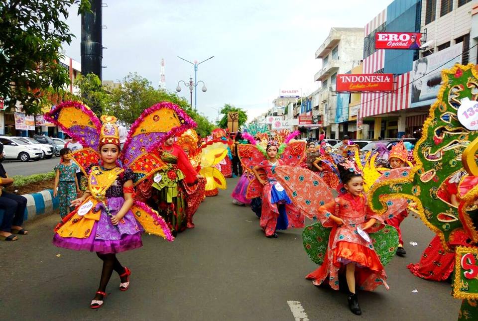 Kumpulan Desain  Baju Pada Karnaval Batik  Besurek  Bengkulu 
