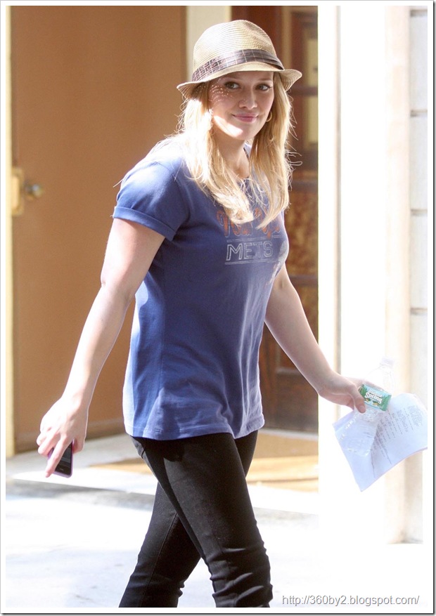 Hilary Duff on sets of Gossip Girl