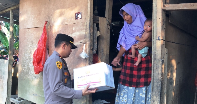 Polsek Peureulak Barat Polres Aceh Timur Salurkan Bantuan Kemanusiaan Untuk Negeri