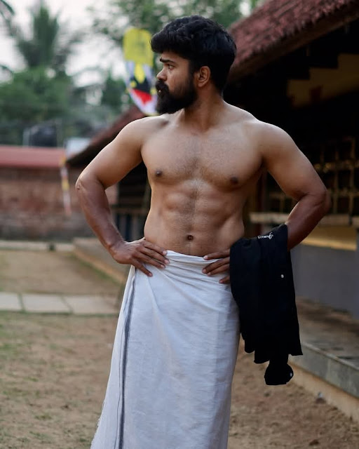 Mallu Men in Veshti