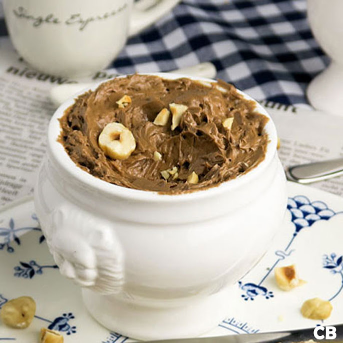 Zelfgemaakte chocoladepasta met geroosterde hazelnoten voor op je zoete sandwiches