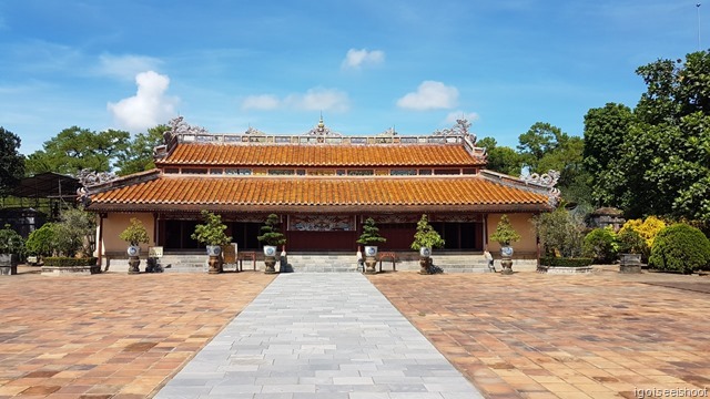 Sung An temple, constructed from 1840 to 1843, was the place to worship Emperor Minh Mang. 
