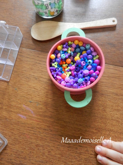 || Activité : Des perles, des pots et son imagination