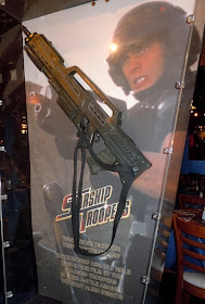 Starship Troopers assault rifle prop
