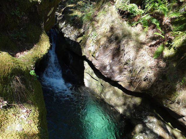 Pozo y Cascada en Grobas en Forcarei