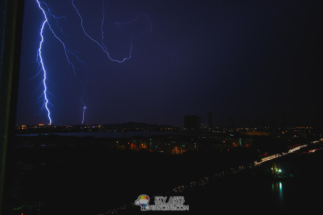 Used NX1 to capture thunder storm too. One of the lucky shot