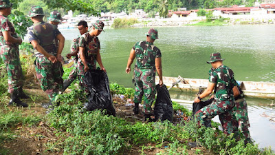 Peringati Hari Peduli Sampah Nasional Kodim 1304/Gorontalo Gelar Karya Bakti di Bantaran Sungai Bone