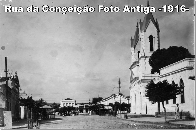 Destaque para o antigo Mercado Público ao fundo, atual Praça Dr Paulo Paranhos